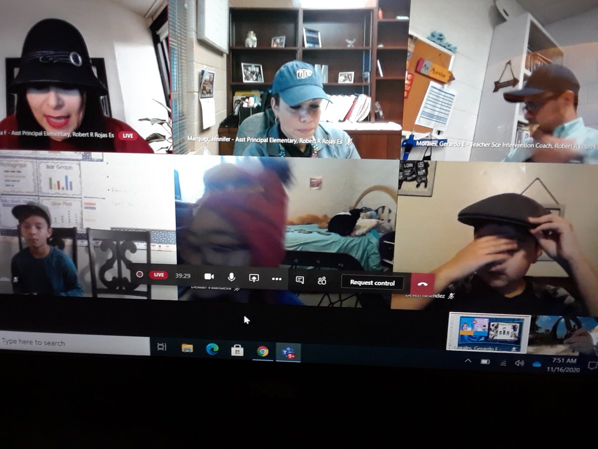 EnriquezHarder's tweet photo. Generation Texas Week
Hats Off To a College Education!

Check out the cool hats worn during the morning announcements! https://t.co/NYgtJob9eN