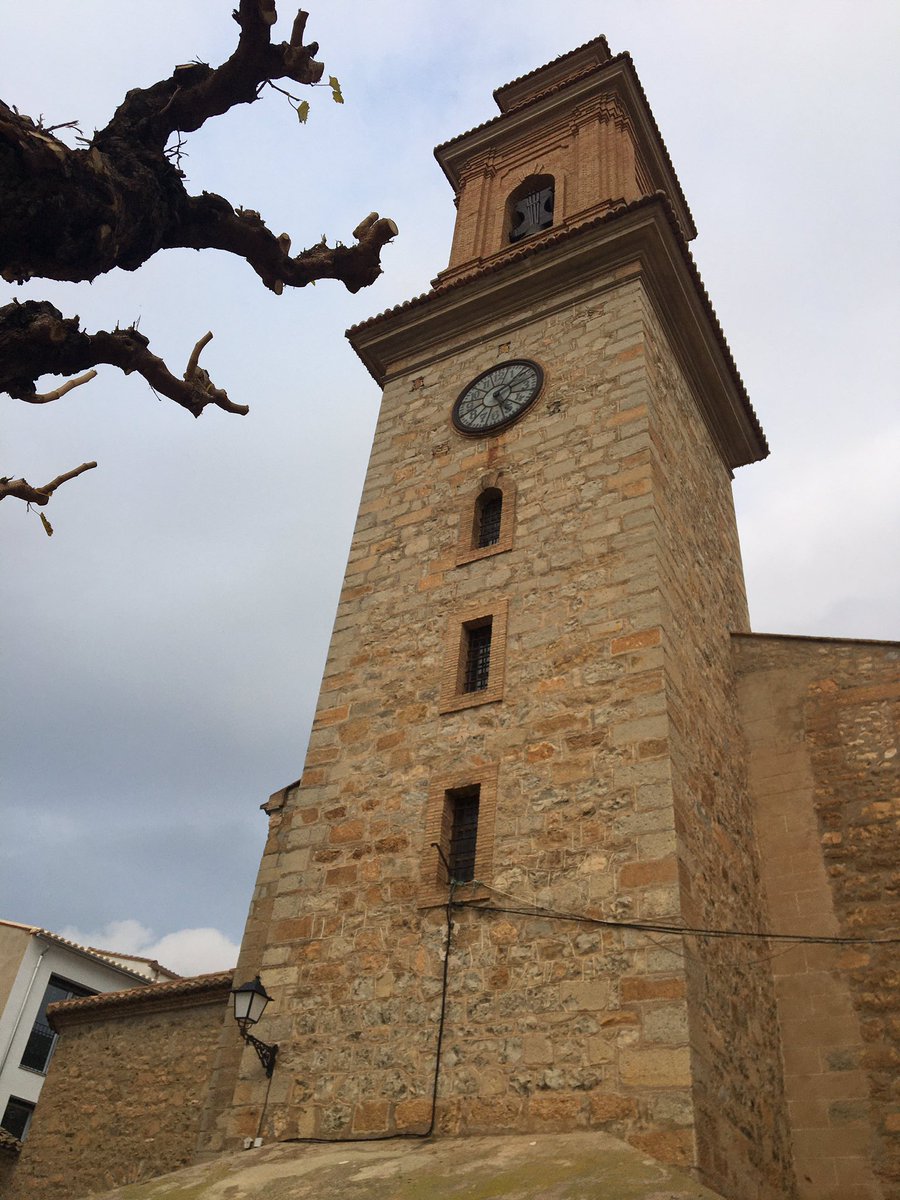 Son tiempos extraños pero ella siempre aguanta, imponente. #CampanarioDealcublas #Alcublas #AlcublasTurismo #Venyreencuéntrate #IglesiaDeAlcublas