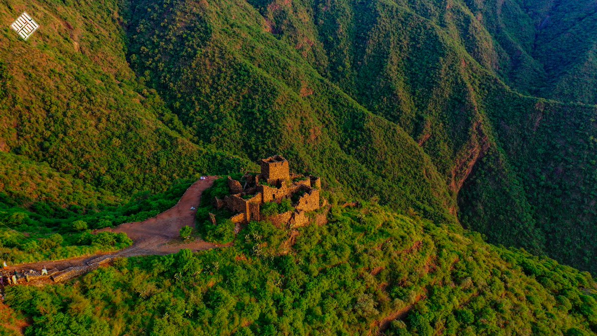 صور للخضرة وهي تكسو الجبال، وتحُف المنازل من كل اتجاه في محافظة رجال ألمع بمنطقة عسير بعدسة المبدع عبد المجيد عسيري <a href="/mjo5557/">عبدالمجيد عسيري</a>
#السياحة_في_عسير