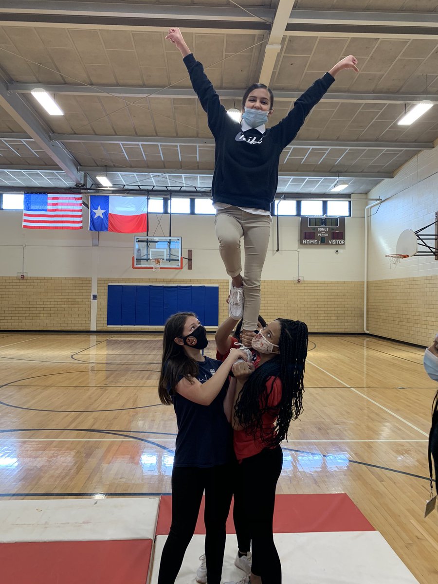 MsYarbrough_AMS's tweet photo. My cheerleaders are fearless!!! We tried this today and got up in 10 minutes #lovethem #hardwork https://t.co/yRDXvK2CQK