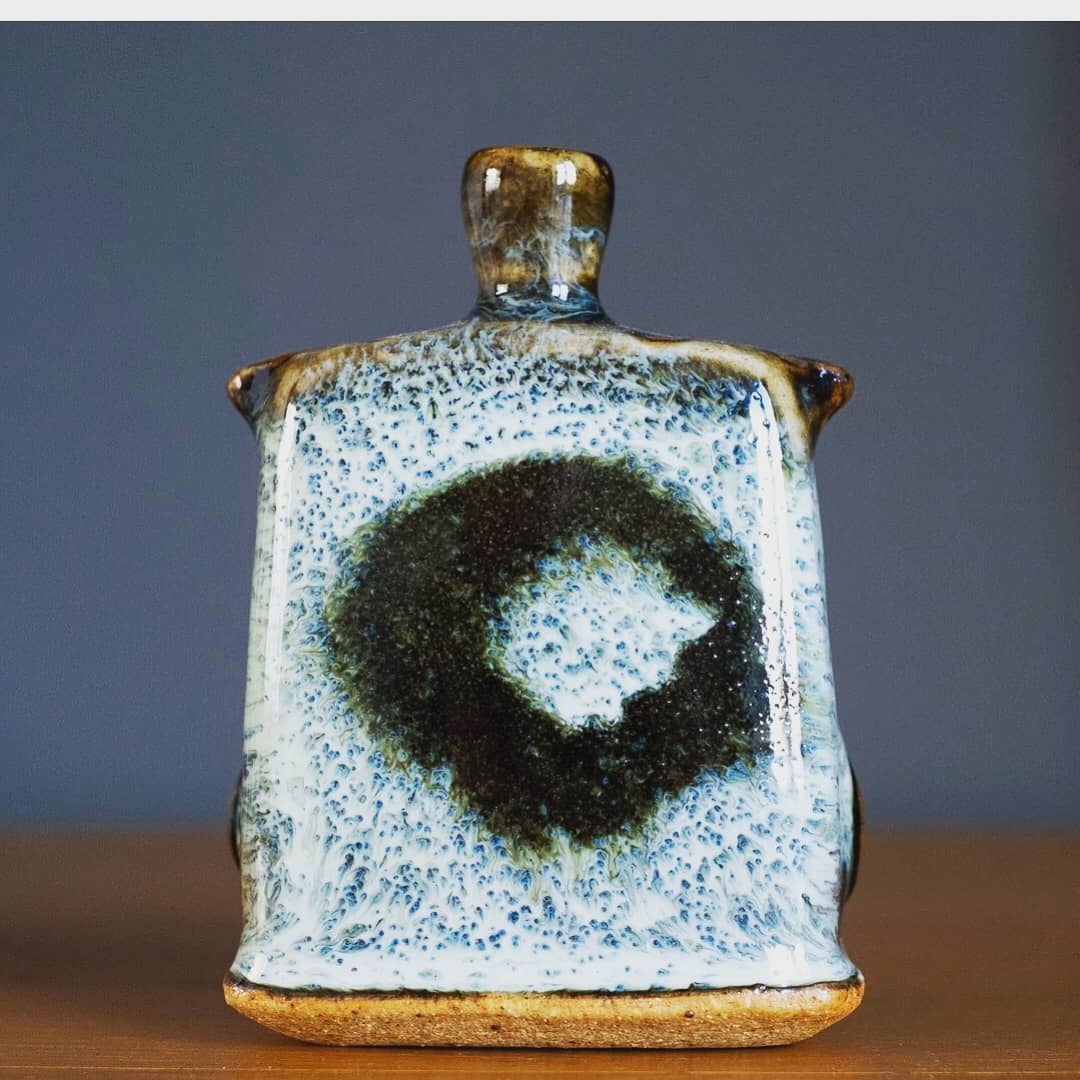 This is piece was kindly photographed by a customer who picked it up <a href="/online_ceramics/">Online Ceramics</a>.

Its a small thrown and squared bud vase with circle motif decorated with layers of Tenmoku and Nuka glazes

#ceramics #pottery #art