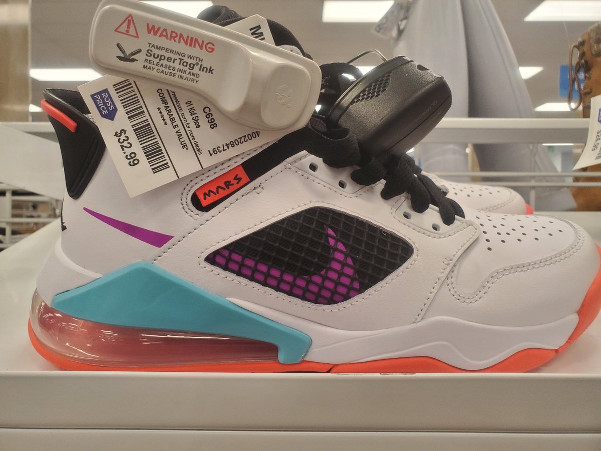 PanthersFB_'s tweet photo. Y'all rocking these if they were free your size?? 🔥 #JordanMars https://t.co/bejwtGObxv