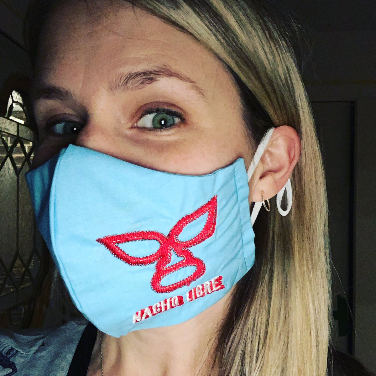 BoringOldRach's tweet photo. Keep that mask ON your face! BEST.MASK.EVER. #cosumingstyles  #StaySafe https://t.co/G1IG4Y79Oo
