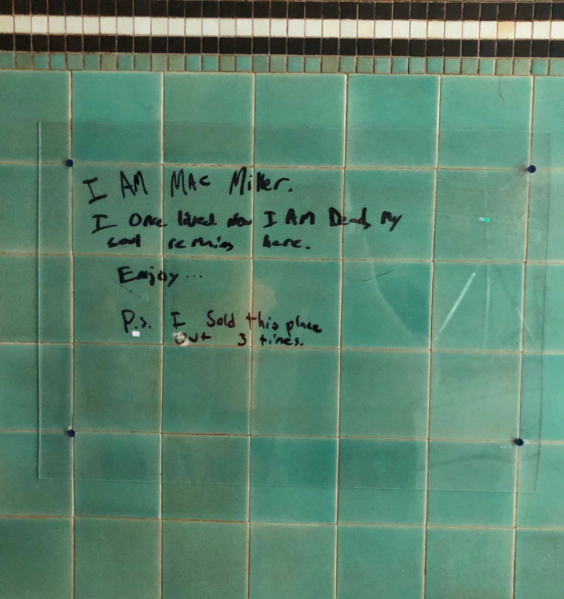 sleepyxunnyy's tweet photo. I am Mac Miller.
I once lived now I am dead my soul remains here.
Enjoy...
PS: I sold this place out 3 times. https://t.co/9STLp2hBC9