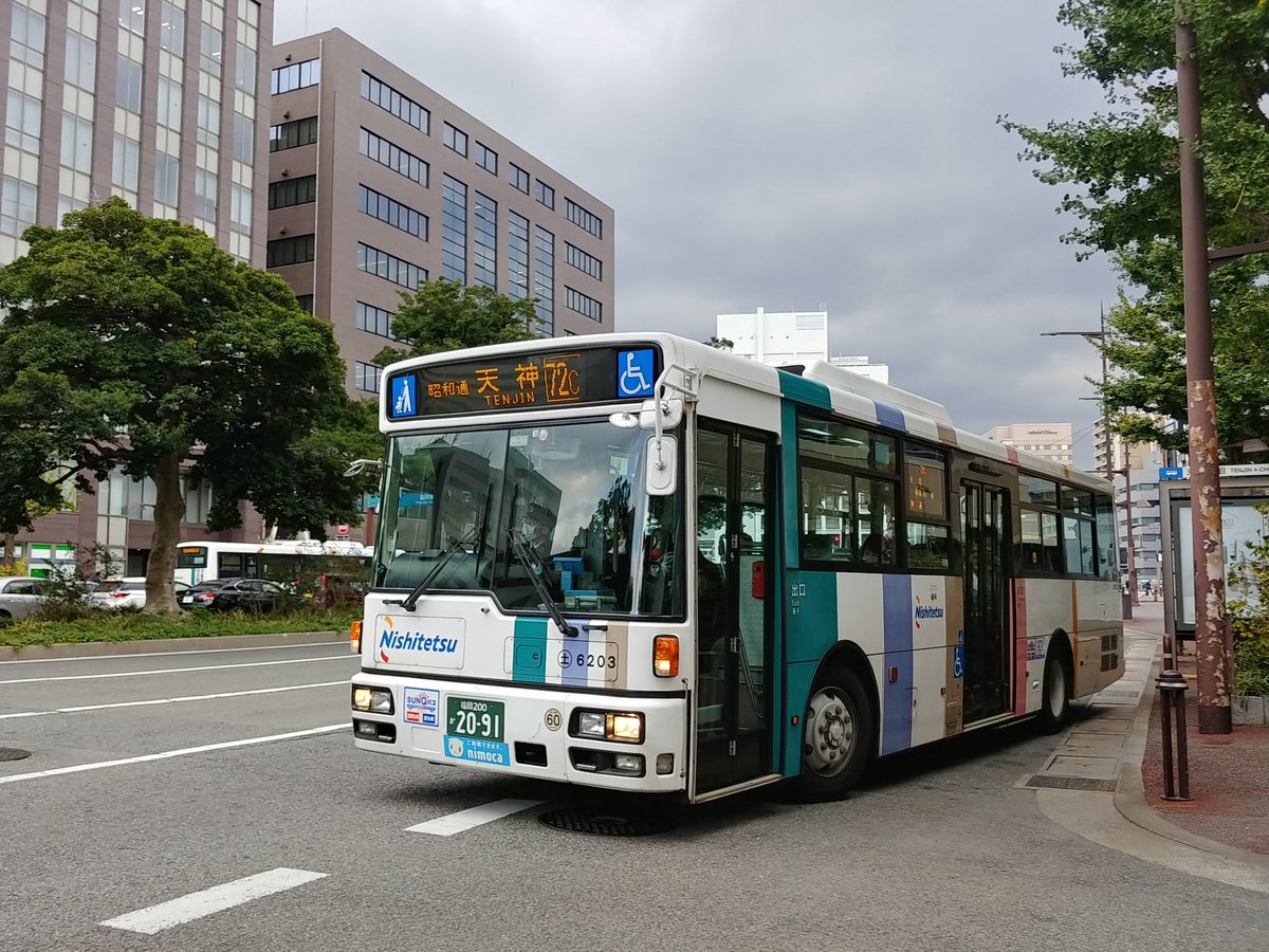 Uzivatel 24c みずたに 水谷青葉 Na Twitteru 今日は18分遅れで天神に到着 よく寝た 寝たいときは72cに限る 出勤時間にうちから乗れるバスで天神終点は72cしかない 寝たら大濠公園 寝たら福岡タワー 寝たら土井営業所 怖くて寝れんわ