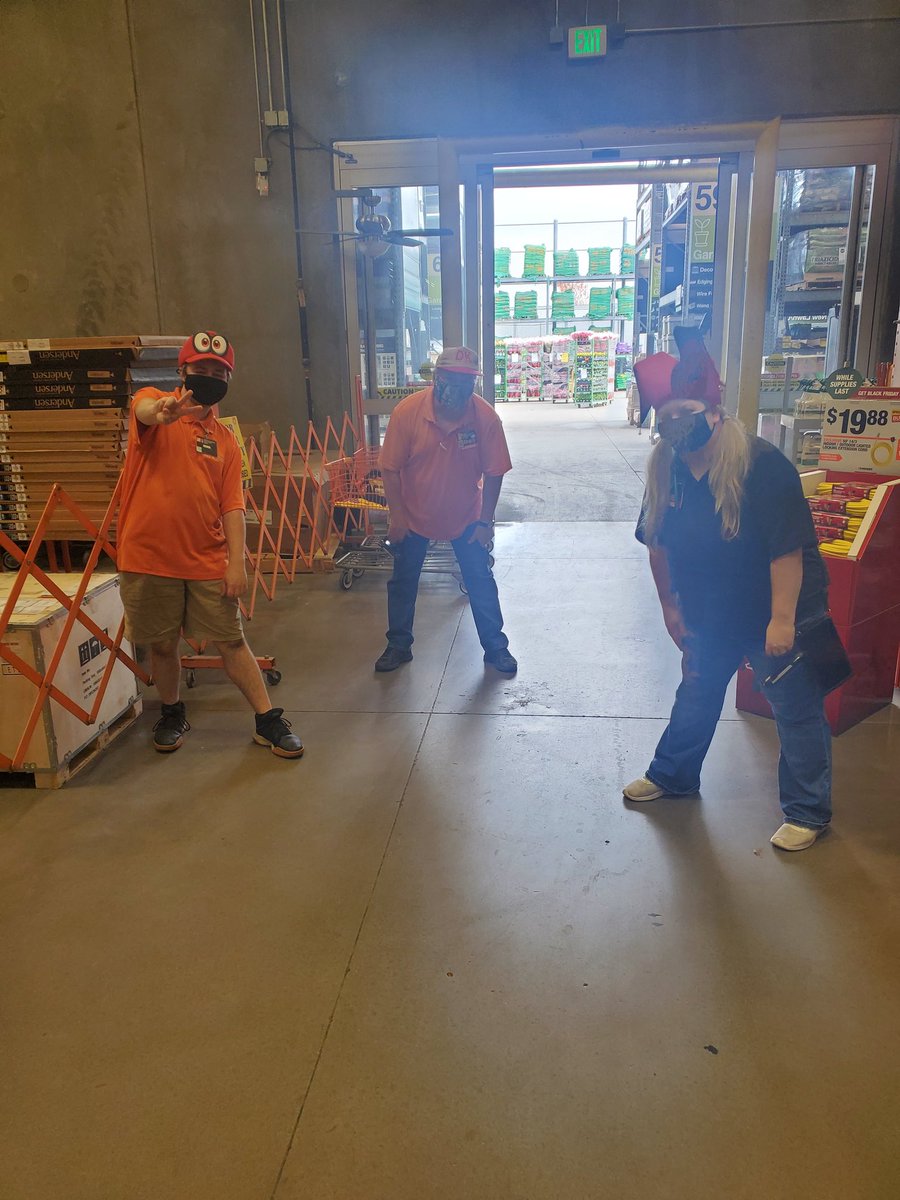 AylaHenson1404's tweet photo. Crazy Hat Day for #SWMETPartnership!! https://t.co/11W5eXCZO7