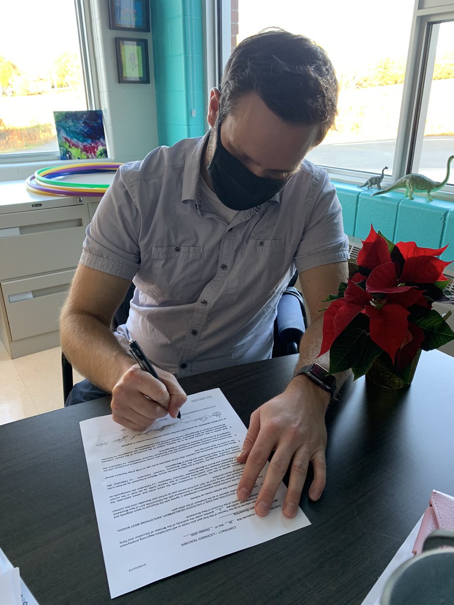GearyGators's tweet photo. Congratulations to our fabulous grade 4/5 teacher, Mr Bowering. Here he is signing his permanent B contract.  🥳 https://t.co/4fUM5UleZc