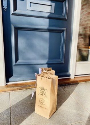 yorkgin's tweet photo. DISTILLERY TO DOORSTEP

We deliver local orders in our emission-free van 🚚

As a thank you for shopping local, we pop a couple of Fever-Trees in. So you can have a York G&amp;T right away!🍸😍

(Free delivery for the rest of the UK too.)

Shop:
https://t.co/STuN7ANPtD

#shoplocal https://t.co/wPsZZv0KaI