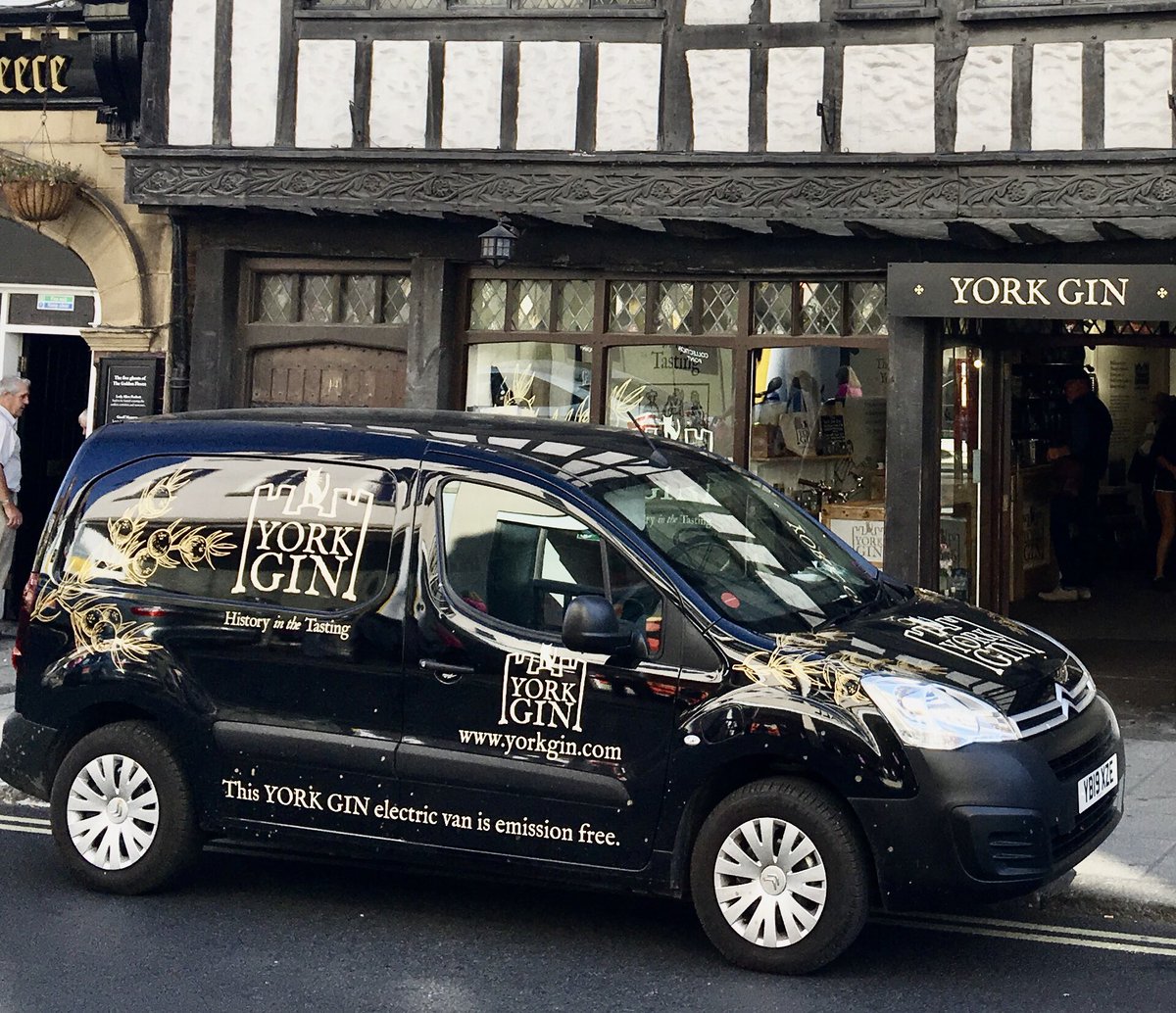 yorkgin's tweet photo. DISTILLERY TO DOORSTEP

We deliver local orders in our emission-free van 🚚

As a thank you for shopping local, we pop a couple of Fever-Trees in. So you can have a York G&amp;T right away!🍸😍

(Free delivery for the rest of the UK too.)

Shop:
https://t.co/STuN7ANPtD

#shoplocal https://t.co/wPsZZv0KaI