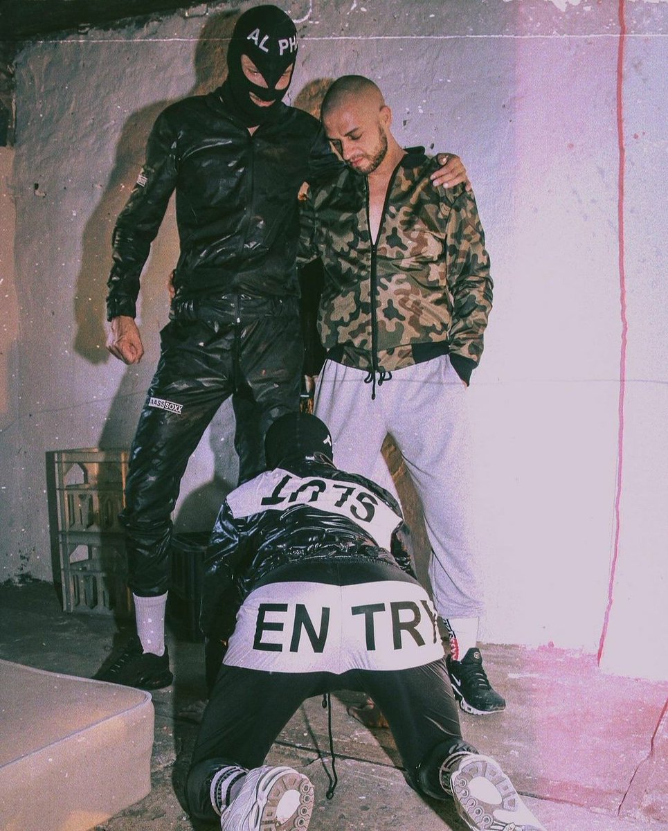 daddysbestboii's tweet photo. I hope everyone is having having a good lockdown 2 day 5 here's a sight to get the week going #theslutishere #readyforservice #aassoxx #alphamasters #obeyusnow #sneakerheads #nikesworship https://t.co/Zo4liwKdES