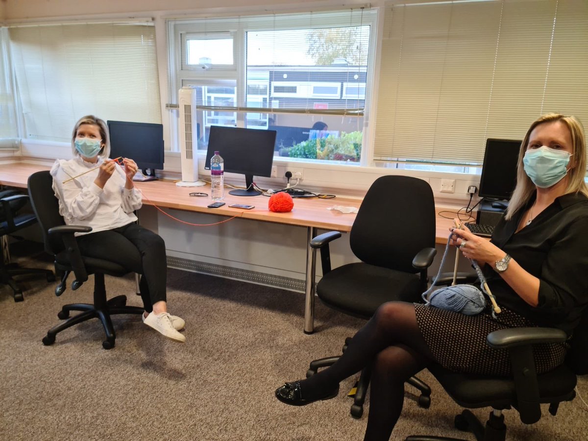 ISTnhselft1's tweet photo. Looking after our #wellbeing #knittingcorner #lockdownknitting π₯°π₯°@Sharon34214648 @SimonSLT @NHS_ELFT @DrGilluley https://t.co/EyCE8nHlxT