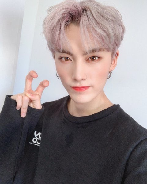 smiley_yibo's tweet image. 😼✌🏻

#zuzuselcaday #AWEEK #ZUZU #이진규 #JINGYU #어위크 @AWEEK_Official