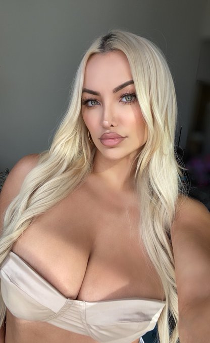 Twitter: a place where your boobs fit the frame. https://t.co/63v9km4fic