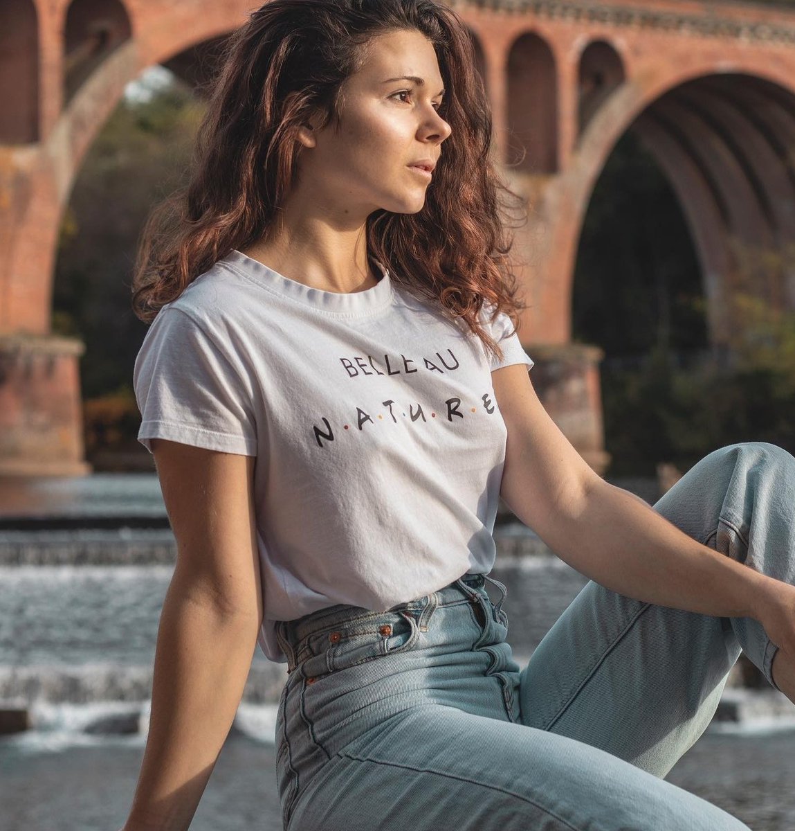 FanJujufitcat's tweet photo. Quand Juju veux faire une photo avec son magnifique t-shirt Belle au N.A.T.U.R.E.L @jujufitcats https://t.co/gzc1pbvwAP