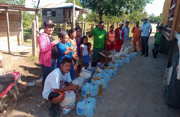 HoChiMinhF's tweet photo. El Gobierno de #Nicaragua 🇳🇮 sigue atendiendo a las familias indígenas de las comunidades Mayagnas, que se vieron afectadas por el paso del huracan ETA.

@noelia_arauz 
@DMatagalpa 

#UnidosEnVictorias https://t.co/zKEsH91Lx6