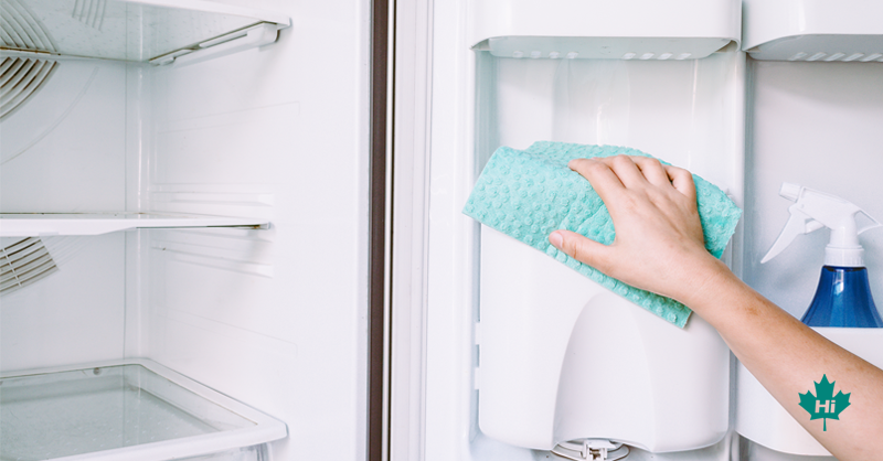 HisenseCA's tweet photo. Here are some fridge hacks for #CleanOutYourRefrigeratorDay. Clean the seal with a butter knife, don’t use hot water on cold shelves, and remember to vacuum those condenseror coils to help extend your appliance’s life. #HomeAppliance #FridgeHack
https://t.co/M3HSwXC2x8 https://t.co/xtOElaxpPX