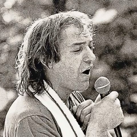 vascorossi's tweet photo. Nei primi anni 80 ero proibito.. adesso son stato legalizzato. 🤣💥😜
La stampa aveva convinto la gente che ascoltare le mie canzoni era pericoloso , quindi, tranne pochi ..ma buoni..impavidi eroi🤟🏻 (venivano anche loro insultati) .. nessuno mi ascoltava perché erano prevenuti... https://t.co/6dkcOOq2aS
