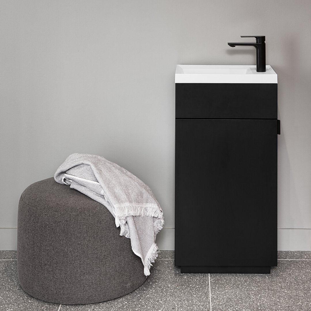 WETSTYLE's tweet photo. The Stellé Pedestal is the perfect way to unclutter your small bathroom and provide storage space. All while being small, the door option provides convenient storage to avoid messy spaces. 😍

Go to our website to learn more: https://t.co/ymkQGzOg3u

#wetstyle #wetstylevanity https://t.co/xsSfDSCSko