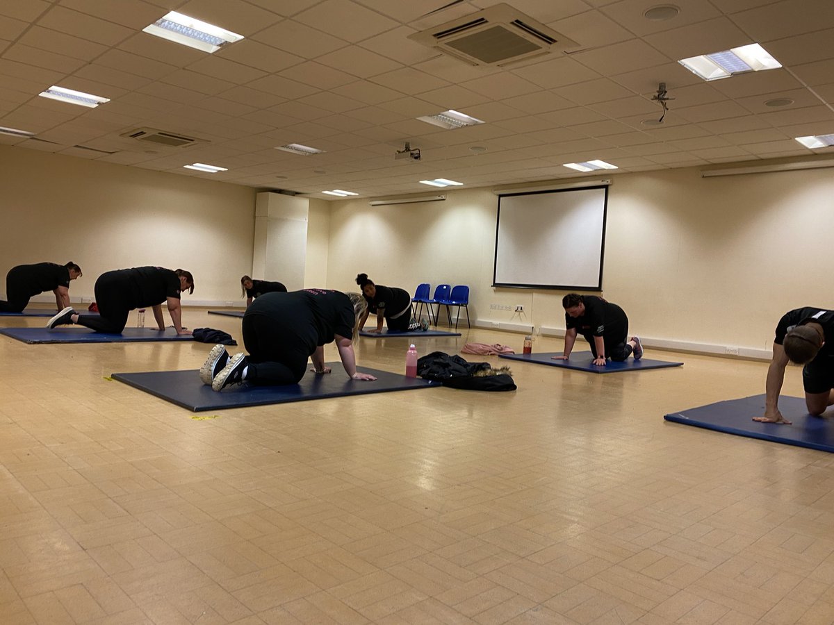 Ifyougo_Igo's tweet photo. Fantastic session with the Ifyougoigo ladies tonight, it was brilliant to introduce them to the wonderful Megan... our new women and girls officer!! 🌟 #Ifyougoigo #WeStandWithTLT #SaveLeisure https://t.co/WhIqjnzXq3