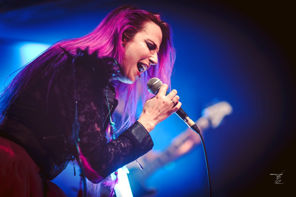 Have a great #MusicMonday, Aliers! 💜🤘 Did you discover some new cool band lately??? 🦄🎧🎶

Photo @filipkuril #AliaTempora  #unicornmetal #concertphotography #electronicdancemetal #dubstepmetal #EDM #EDMMetal #electrometal #melodicmetal #femalefronted