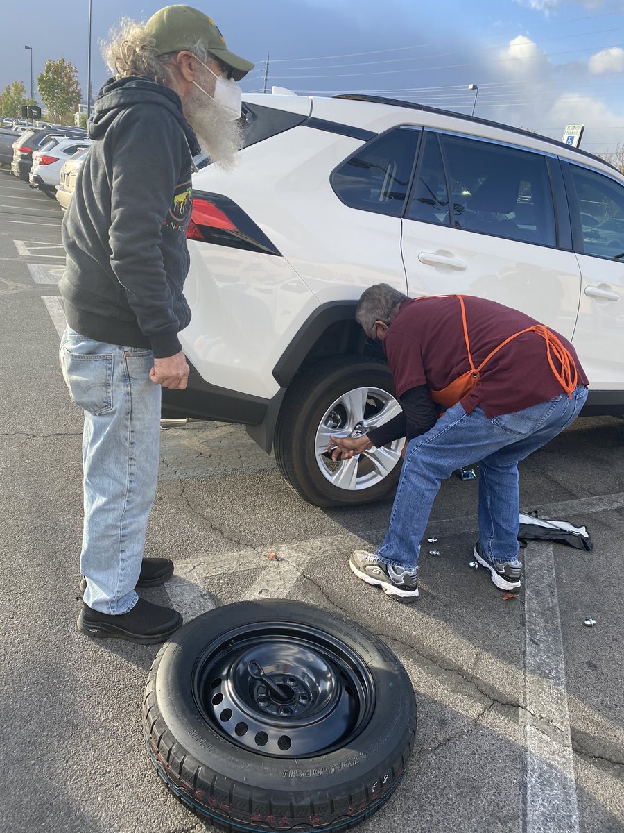 🗣CAUGHT ORANGE HANDED 🧡 Ray works in so many departments and yesterday he helped a veteran parked in the handicap change a tire. We are so lucky to have him! #doingtherightthing #orangeblooded #3315dreamteam @3315Home @KevinBr75977227