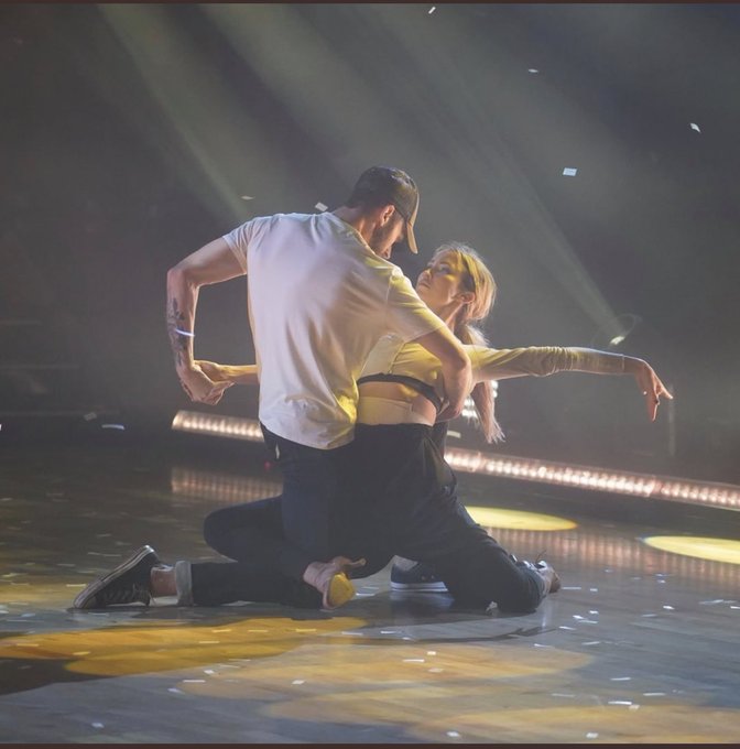 Kaitlyn Bristowe - Jason Tartick - FAN Forum - Dancing With The Stars Season 29 - Discussion - Page 6 EmaN5COXYAI-rd9