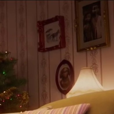 That same scene also features what might be a reference to a Kalesa, a 2-wheeled, horse-drawn carriage, which were introduced in the 1700s, and declined in use after the introduction of motorised vehicles. A picture of one also appears in the house in 2005.