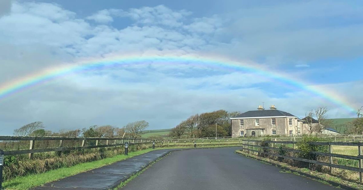 Beautiful Rainbow 🌈 over Dingle Manor House at Ballintaggart Dingle today. Here’s to bright days ahead for Dingle Manor &amp; Holiday Homes. Some exciting things ahead for this iconic Dingle Manor House property.#projectrestoration #2021/2022 #newownership  #tourism #lettheworkbegin