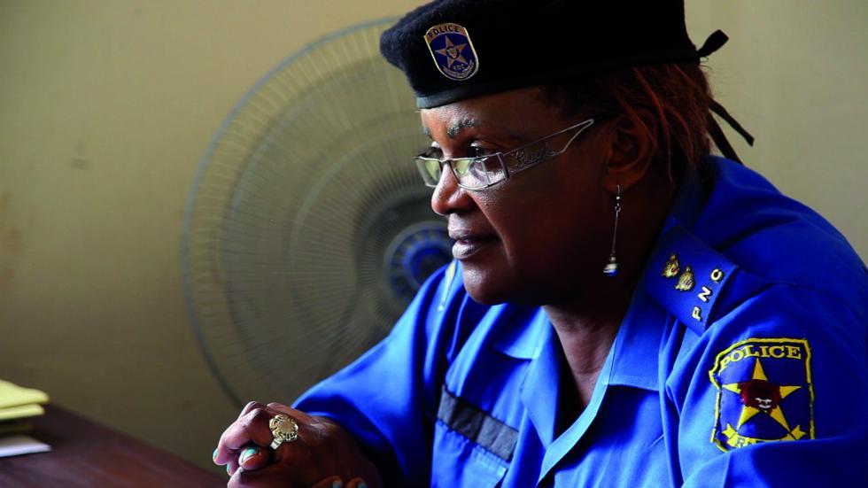 BoellColombia's tweet photo. #MunyoleSikudjuwaHonorine Es una oficial de policía que ha dedicado su vida a la lucha contra la violencia sexual en #RepúblicaDemocráticaDelCongo 

Conozca más de ella y de otras mujeres inspiradoras en nuestro #WebDossier #SinMujeresNoHayPaz #UNSCR1325 

https://t.co/nh0Rh8w7bb https://t.co/PG23etl2WJ