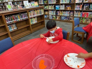 Shandslibrary's tweet photo. Today with Kinder and Pre-K  we read The Lion Inside by @RBrightBooks and made Lion out of plates and paint. @redhudson3 #shandses https://t.co/VrehfM6Vum