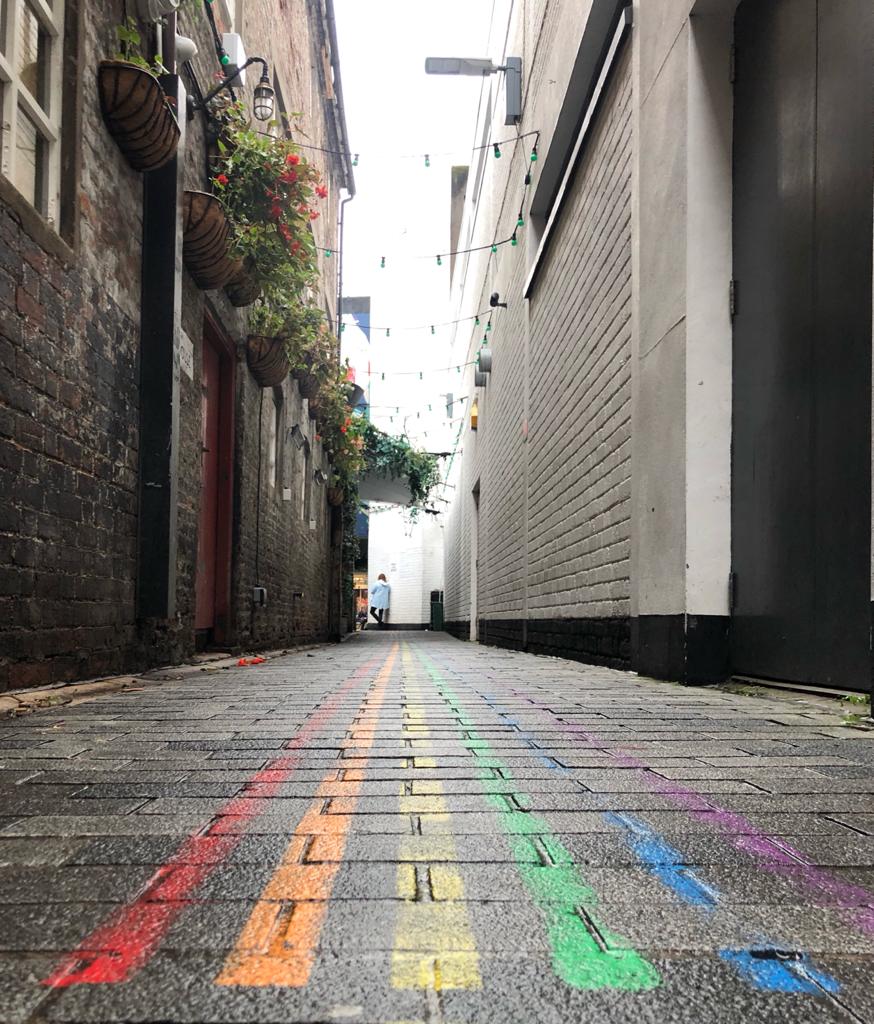 ChiaraaRossi's tweet photo. Una calle #arcoiris dando vuelta por Irlanda. #adoro 🤗🌈🌈🌈❤️❤️❤️😍😍😍🌈✌️ https://t.co/QvIInsUaF7