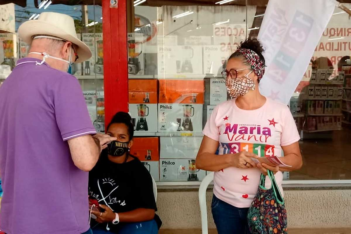MariaVanirTO's tweet photo. Intensificamos a campanha nas ruas apresentando as nossas propostas de um mandado popular e participativo. Durante a tarde, estive percorrendo, junto com nosso candidato a prefeito @VileladoPT, o comércio de Taquaralto.
#MariaVanir13114
#MeRepresenta
Prefeito #Vilela13 https://t.co/u23VOvwVwD