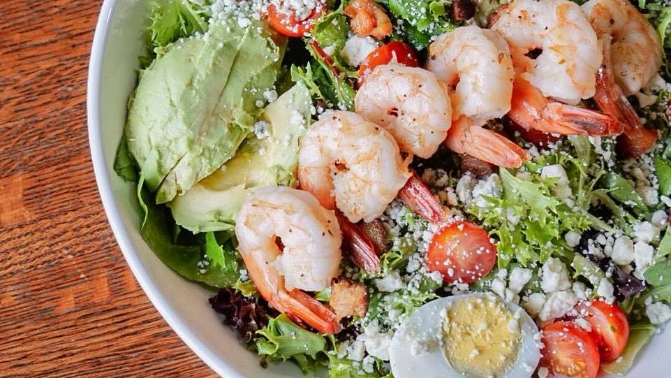 So much deliciousness packed into one salad. 🤤🦐🥑🥚

Is it dinnertime yet?