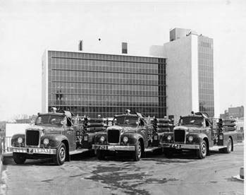 HamiltonFireDep's tweet photo. Our #HFD new fleet purchase in 1964 with Pumps 2, 7 and 9 showcased at #HamOnt City Hall.

#FleetFriday #FlashbackFriday #StrongForYou https://t.co/rYyPzLbaTL