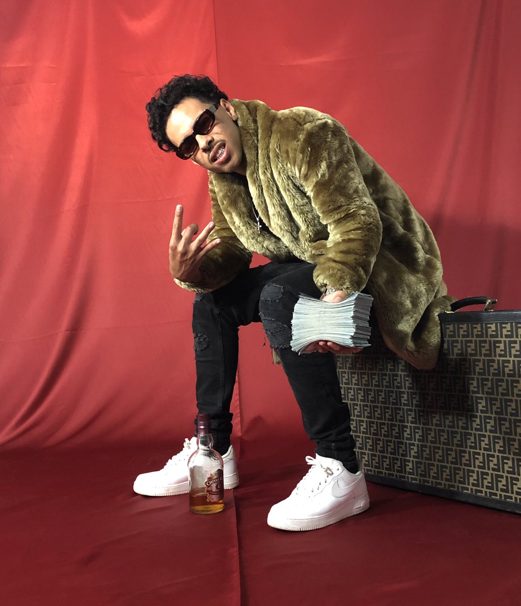 H3NDRIX2700's tweet photo. Dropamos ok tropa? 🌐😈🍜 

Money Dance II Clipe oficial já tá disponível e o engajamento tá bala ✊🏾🙏🏽

Continuem acessando e compartilhando família 🤯🔥🤎

https://t.co/2mhEtjxMoU https://t.co/CDxoxjeo5e