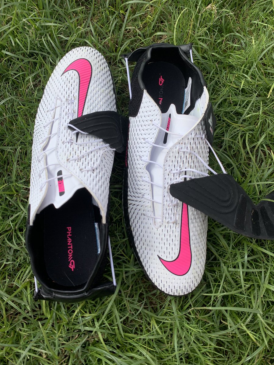 johnsulliva16's tweet photo. Thank you and shoutout to @nikefootball for letting me try out the new #FLYEASE boots with quick and easy entry thanks to the fold down heel and wraparound strap. Essential for disabled athletes like myself!
#PLAYWITHSKILL https://t.co/iGHufJFYSS