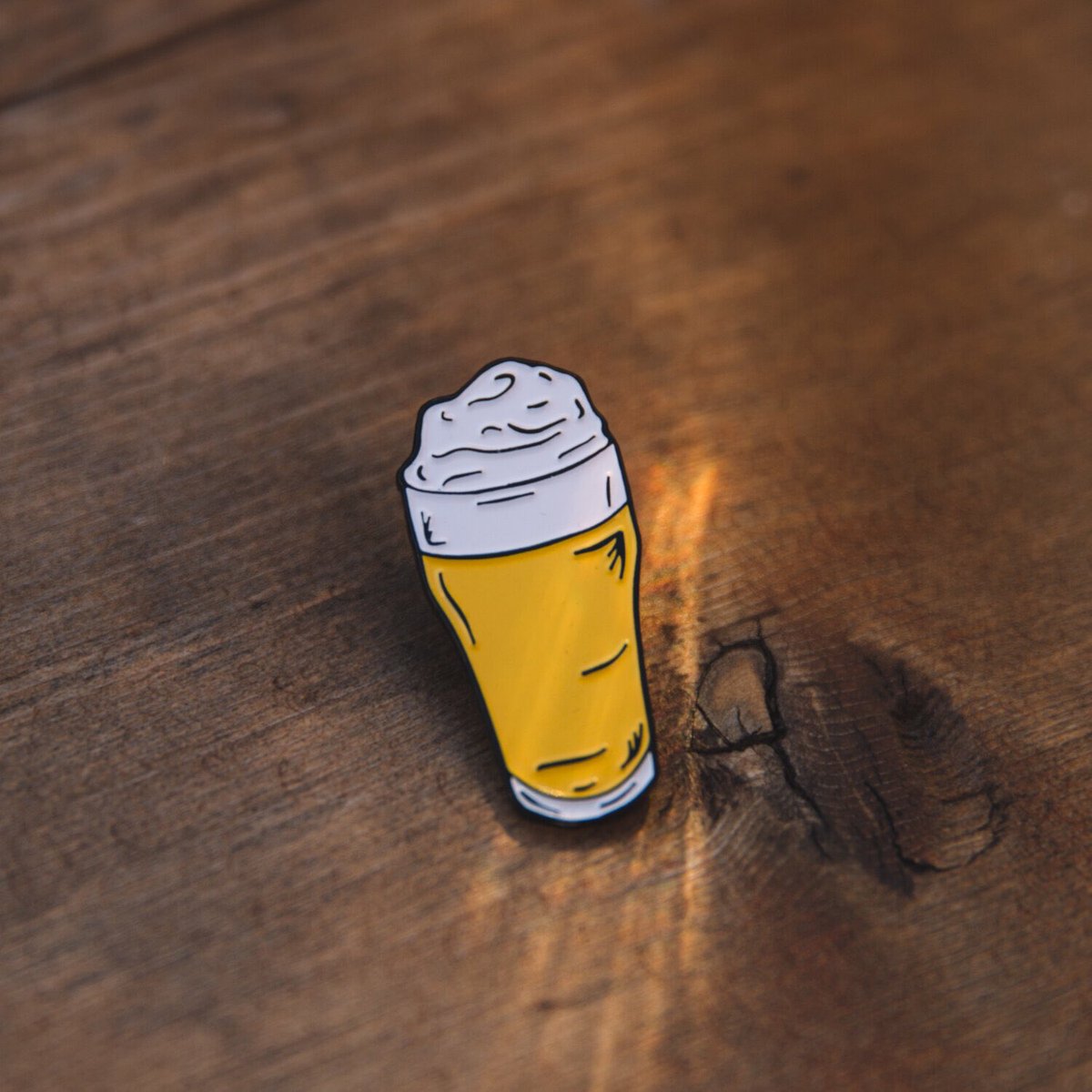 We’re coming up on the 2 year anniversary of the release of this crispy little pils pin — and to celebrate we’re taking $2 off any order of Batch No. 6 with code “SLOWPOUR” on our website. Cheers!

smallbatchpins.com/pins/slowpour