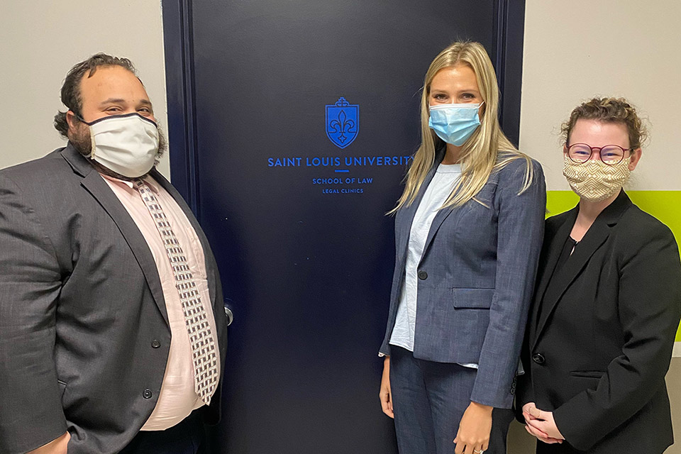 SLULAW's tweet image. Thanks to our students&apos; innovative efforts, the STL Municipal Court launched a specialized docket last week, so that @MissionStLouis clients can get a legal &quot;fresh start&quot; on their way to sustainable employment.

slu.edu/law/news/2020/…