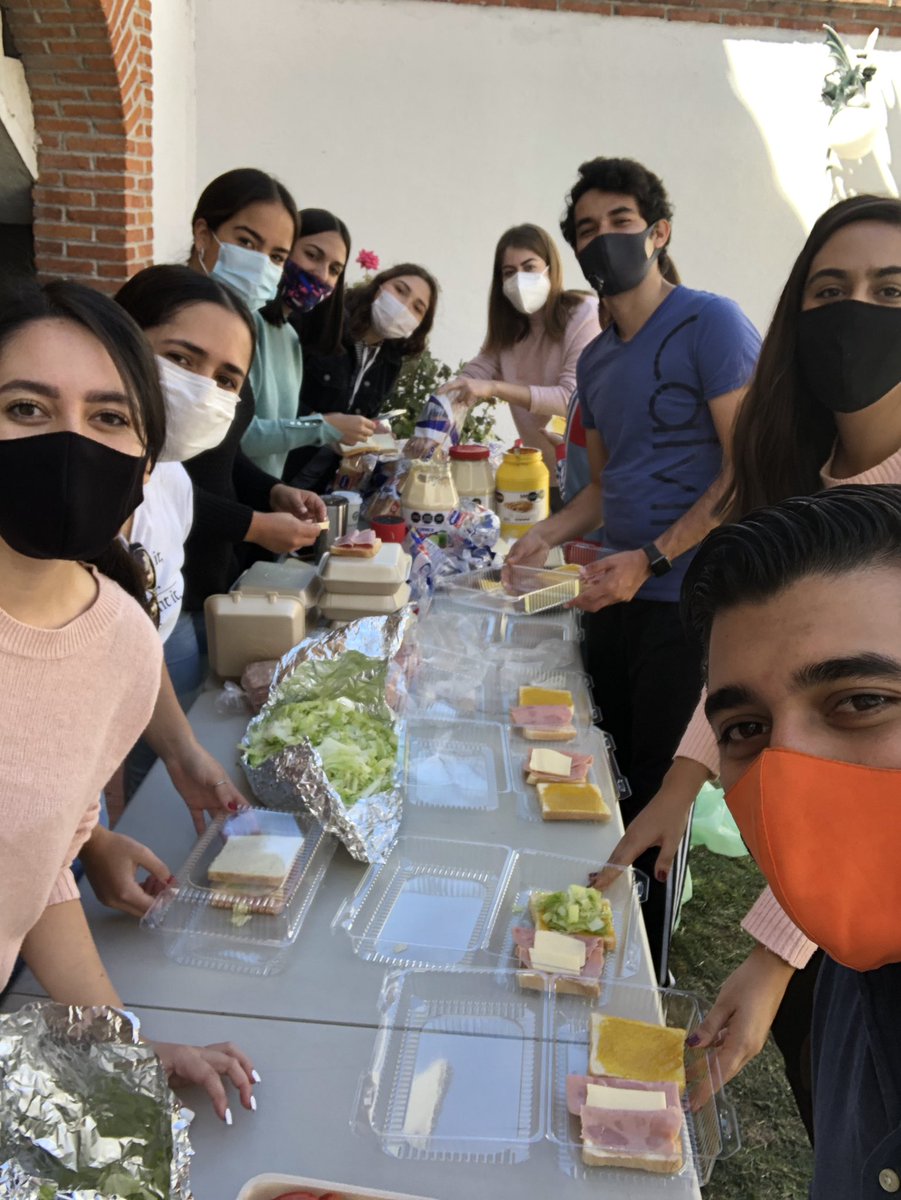 Afatchavezr's tweet photo. Donamos más de 800 comidas y 800 electrolitos en diferentes hospitales en Querétaro durante tres días. Seguimos sumando iniciativas en equipo y esperamos poder seguir apoyando.
🦁🧡
#FESAL https://t.co/Cws6WB2G2V