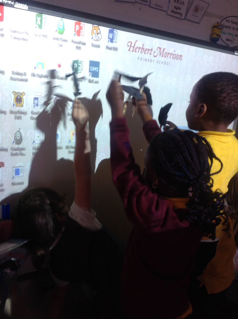 MissLinsleyHMPS's tweet photo. Turtles have been learning about #light and #dark, sources of light, shadows and having lots of fun making and experimenting with their own #shadowpuppets! #science #art #crosscurricularlearning #handsonlearning #EYFS #HMPSscience @HerbMorrPriSch https://t.co/FeSDDDMqdO