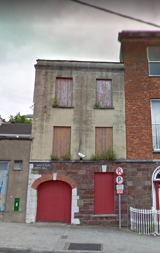 what was once a character property along Cork city historic waterways is a weird facade, albeit with  @savecorkcity plaqueokay we didn't demolish entire building but how does this contribute to street, image RHS 2009  @googlemapsNo.158  #regeneration  #heritage  #respect  #liveable