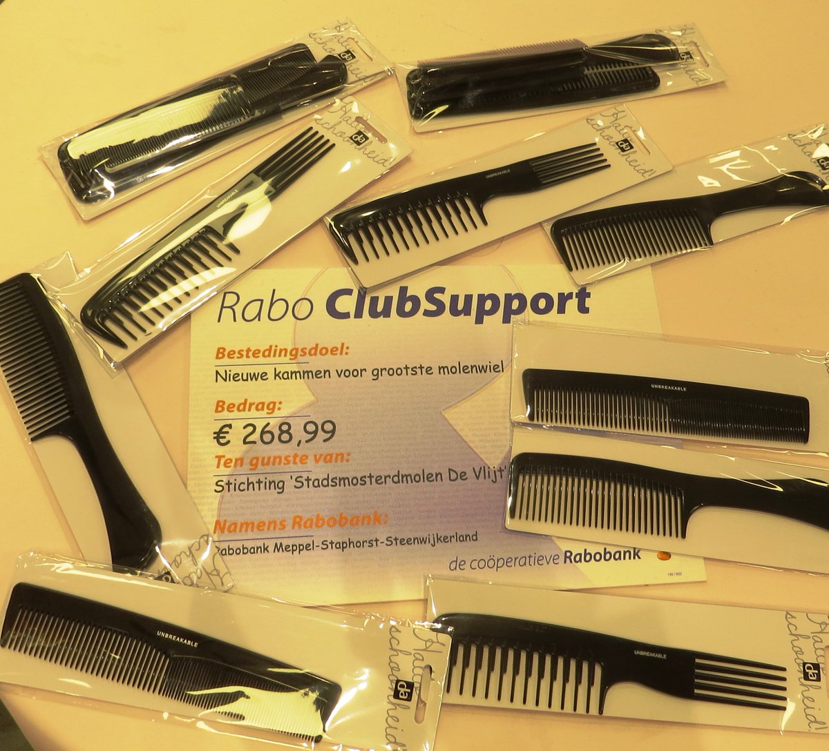 MOLEN DE VLIJT...NIEUWE KAMMEN VOOR MOLENWIEL.
#RaboClubSupport Onze gewonnen geldprijs kunnen we eventueel met iets origineels verdubbelen. Zou dit geintje hierbij helpen?
#ACTIERCS-MSS