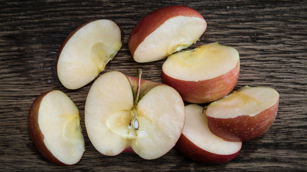 EverCrisp is sweet and juicy, combining the best features of parent varieties, Honeycrisp and Fuji. 🍎 bit.ly/3okHxym