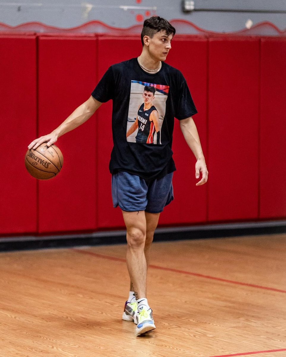 Photos: Tyler Herro's New Workout Shirt Is Going Viral - The Spun