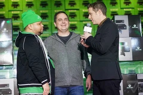 Консольная дружба: Sony поздравила Microsoft с запуском Xbox Series X|S