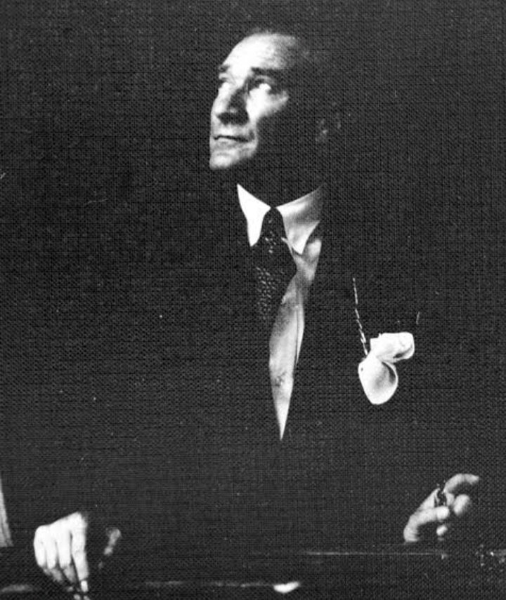 Seni hiç görmemize seninle hiç konuşmamamıza rağmen kalbimizde yer edindiysen büyük insansındır.
Saygı ve rahmetle anıyoruz 
#10Kasim
#Atatürk 
#Atamİzindeyiz