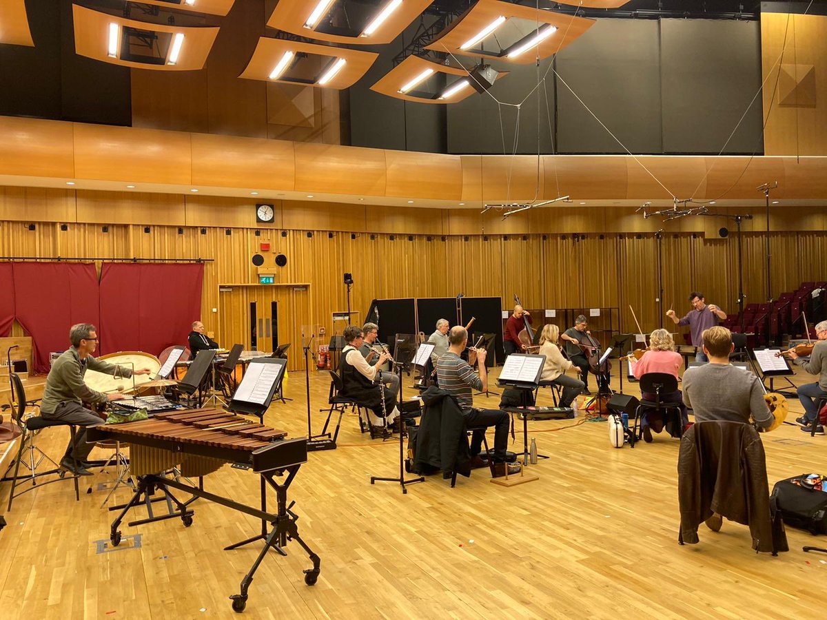 Just had a brilliant day in Cardiff conducting Janacek with the fabulous ⁦⁦⁦<a href="/BBCNOW/">BBC NOW</a>⁩. My first bit of opera with actual live musicians for almost 8 months. And the vaccine news arrived half way through! ⁦<a href="/Midwalesopera/">Mid Wales Opera / Opera Canolbarth Cymru</a>⁩ ⁦@SaxophoneLil⁩