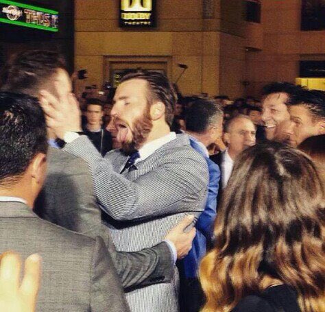 chris evans at the ‘Avengers: Age of Ultron’ premiere being drunk off his nut; a thread
