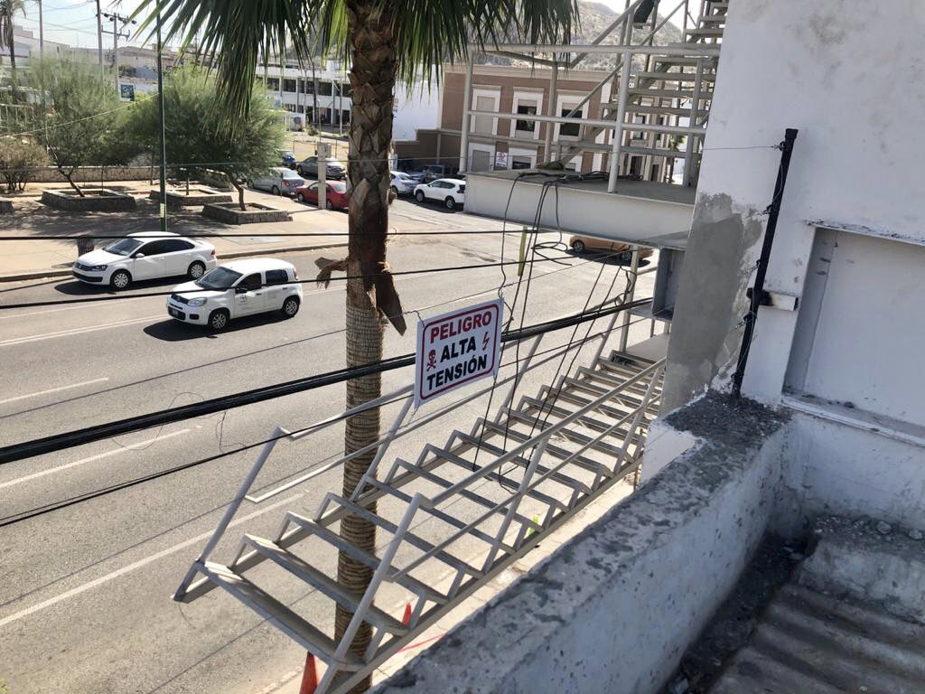 Agradecemos al doctor <a href="/AlfonsoDurazo/">Alfonso Durazo</a>  su aportación a la Sociedad Sonorense de Historia, con lo cual fue posible la instalación de un cerco electrificado, obra de ingente necesidad para la seguridad de las instalaciones y el equipo.