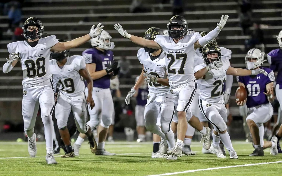 nygiantssweetie's tweet photo. Total TEAM WIN!! #strengthinunity Pics from playoff game #2 are posted https://t.co/nzO9Modz4A and BVHS is moving on! @BVTouchdownclub https://t.co/iTdYyVs7z7